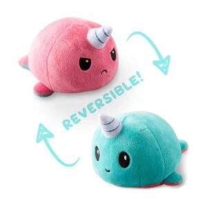 TeeTurtle Peluche reversible original diseño de narval_1