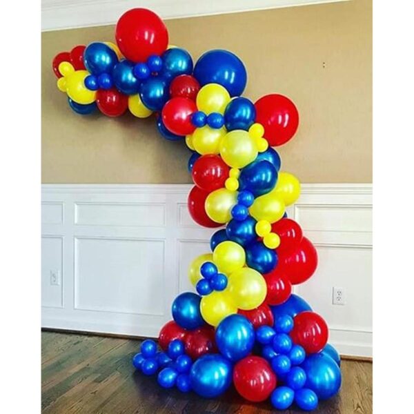 Guirnalda de globos y arcos para fiesta de superhéroes_1