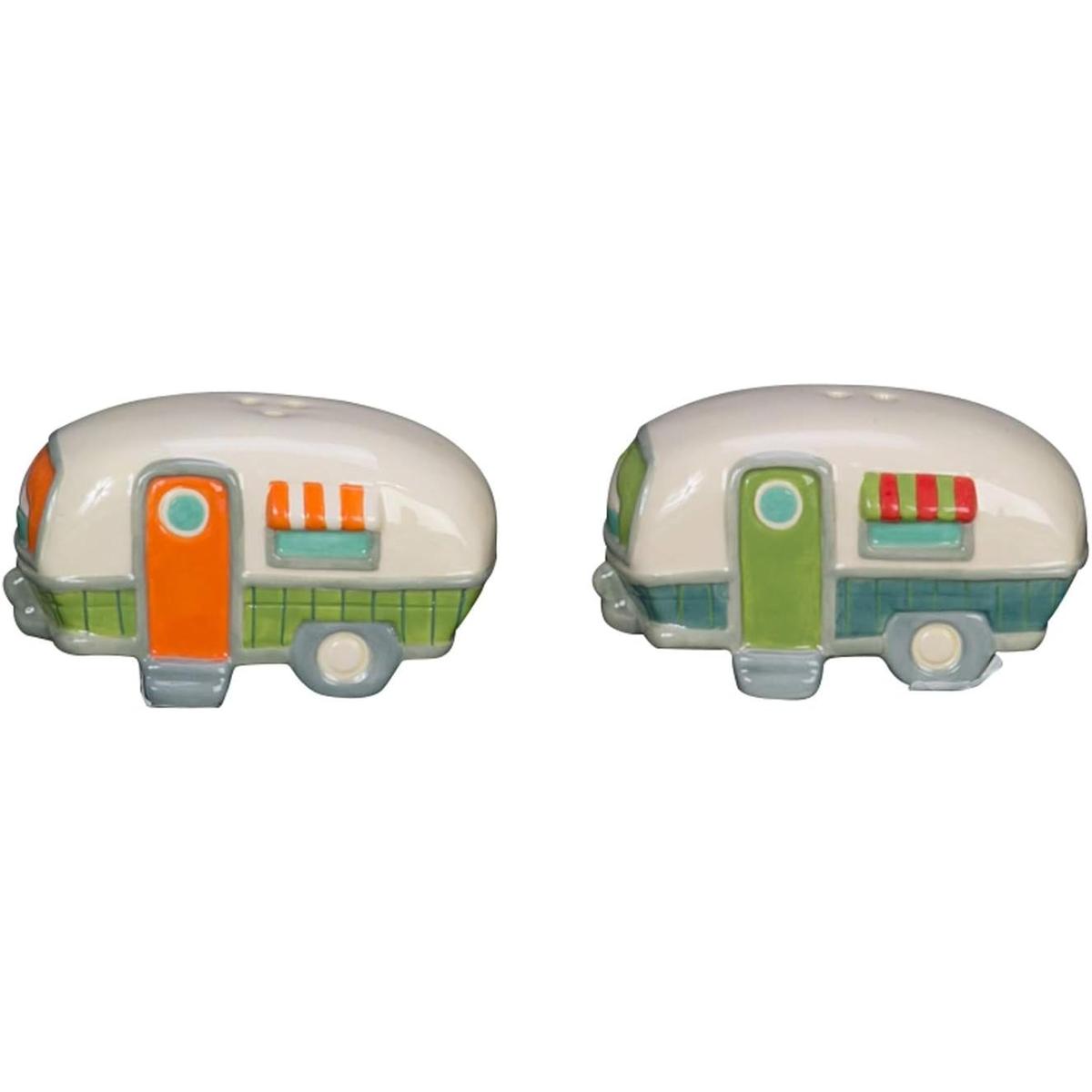 Salero y pimentero con forma de RV Dos autocaravanas con