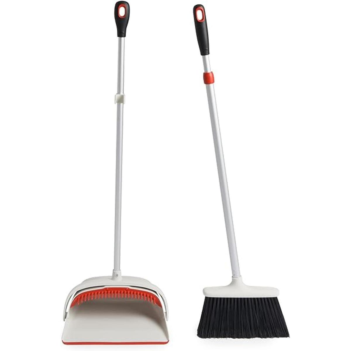 Oxo Good Grips Juego para barrido con escoba extensible