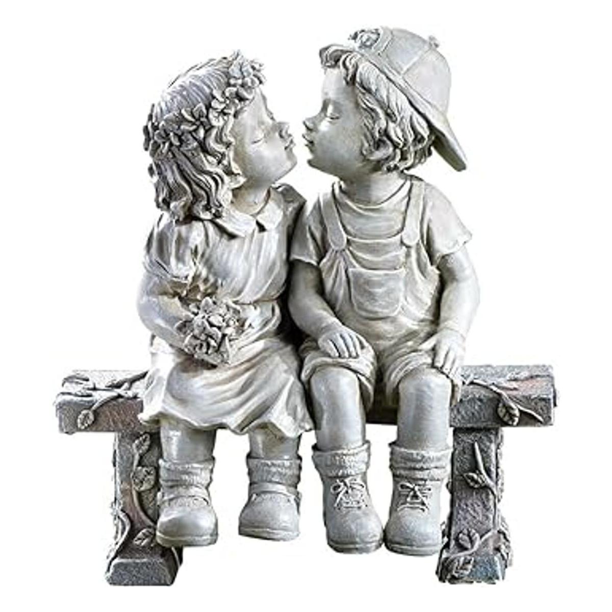 Escultura para jardín de pareja besándose amor de