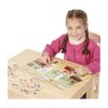 Juego con pegatinas en relieve de la marca Melissa