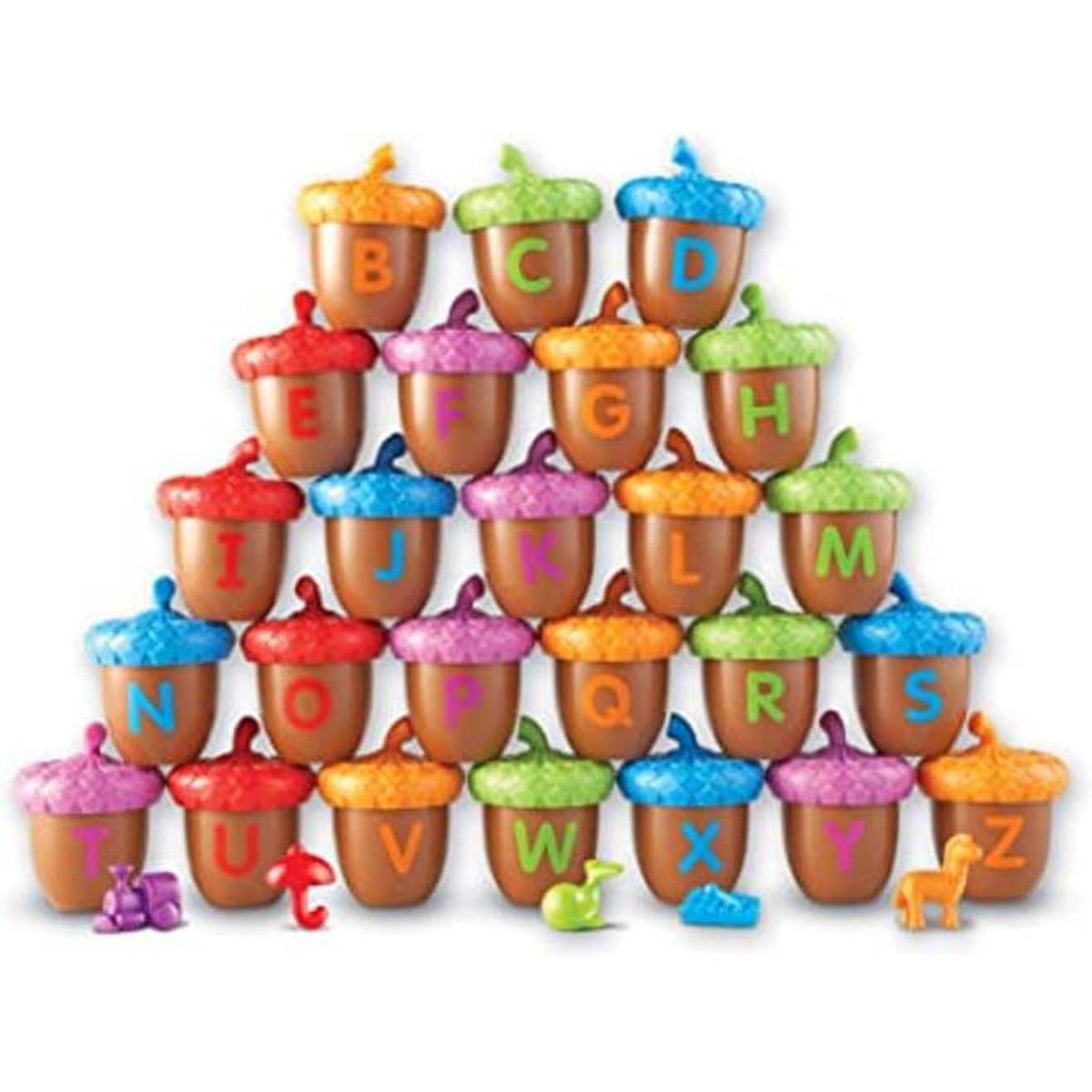Bellotas con las letras del abecedario para ayudar a los