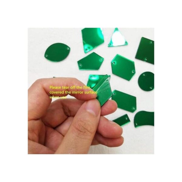 Coser en acrílico verde espejo plano con diamantes de