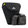 MegagGear MG1252 Funda para cámara Nikon D7500