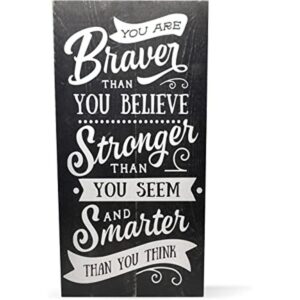 Letrero de pared de madera con texto en inglés You are_1