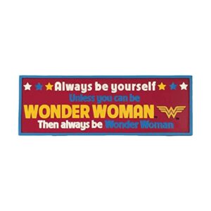 Spoontiques Wonder Woman Letrero de escritorio_1
