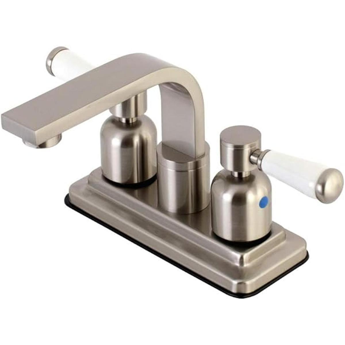 Kingston Brass KB8468DPL Paris Grifo central para cuarto