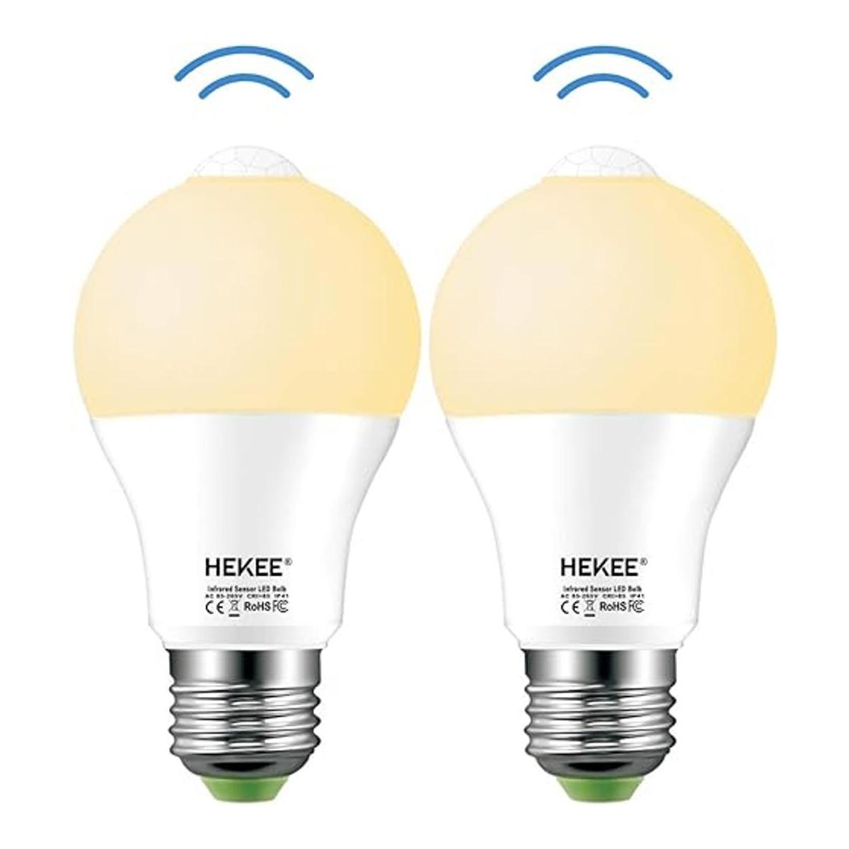 HEKEE Bombilla LED con sensor de movimiento de 9 W A19 PIR