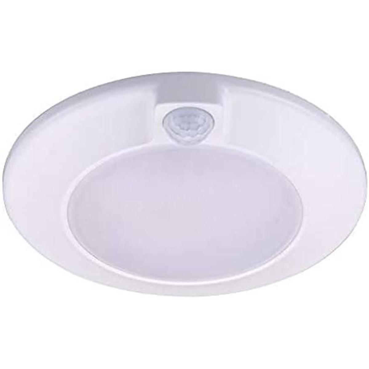 Luz de techo con sensor de movimiento.