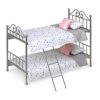 Litera de metal con escalera y ropa de cama se adapta a_1