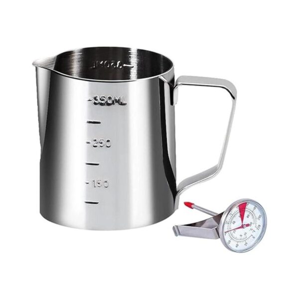 Jarra de café con leche espumosa taza con medición