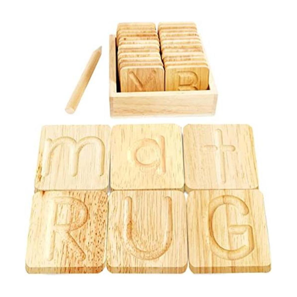 Tablas de calcar del alfabeto de madera formación de