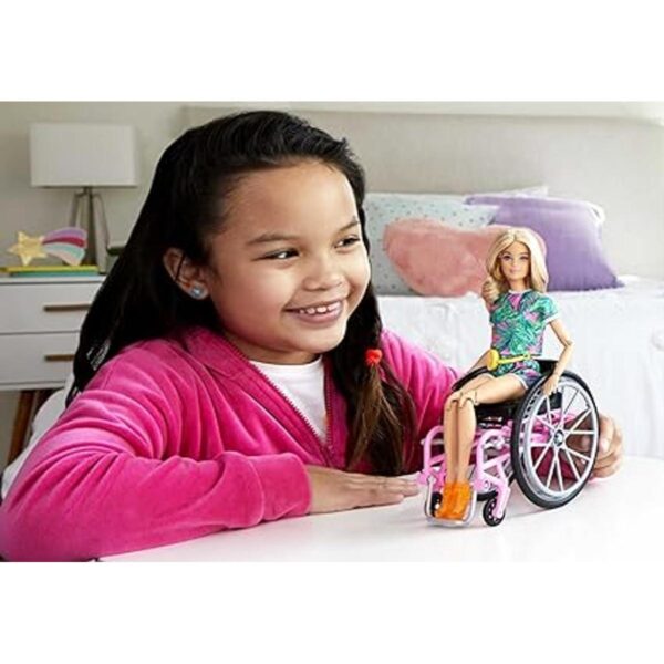 Barbie Fashionistas Muñeca 165 con silla de ruedas y_2