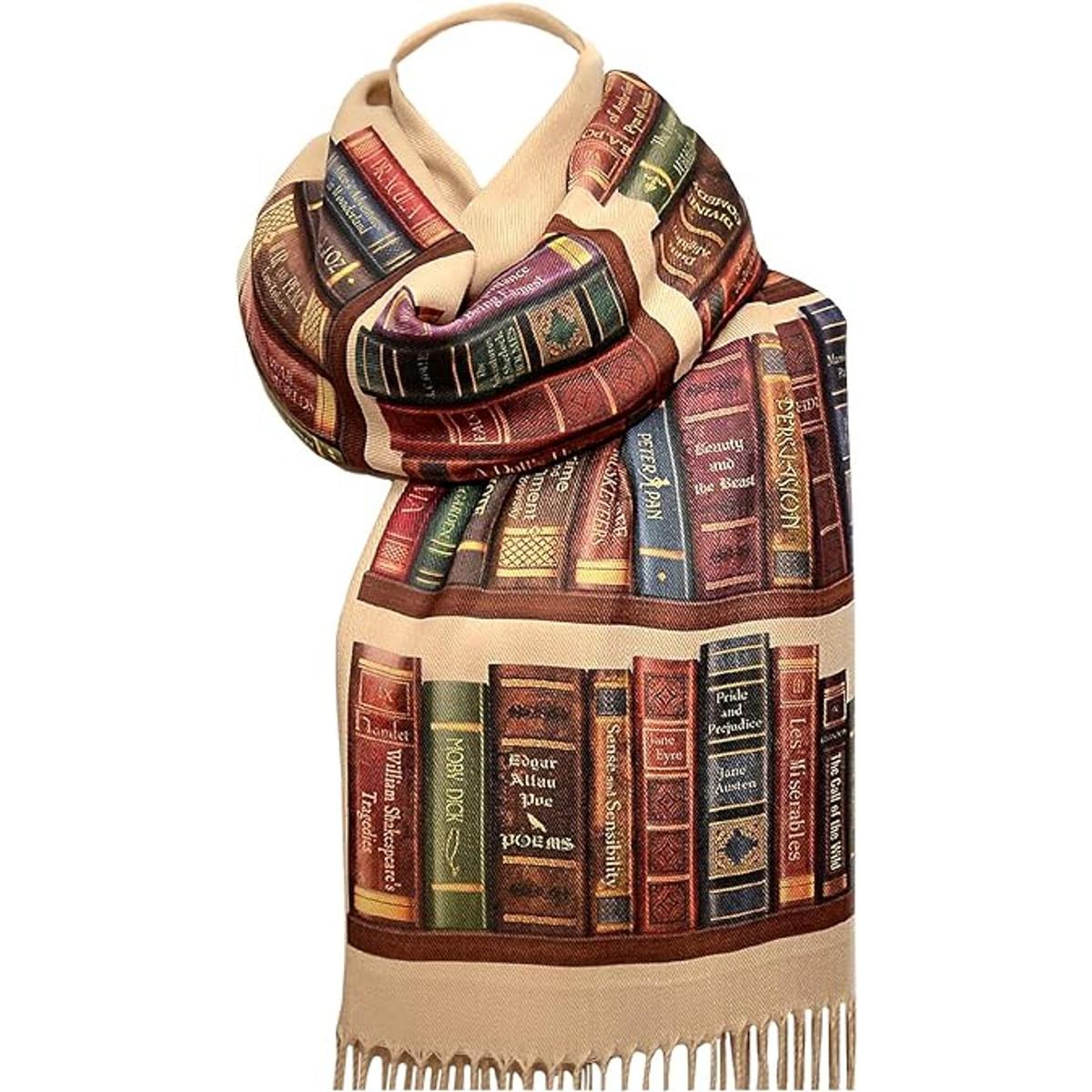 Bufanda. Chal literario con títulos de libros famosos