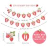 Banner de feliz cumpleaños de fresa con diseño de bayas