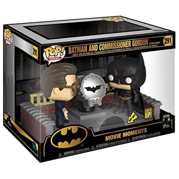 Funko Pop Movie Moment Batman 80th Batman con señal de_3