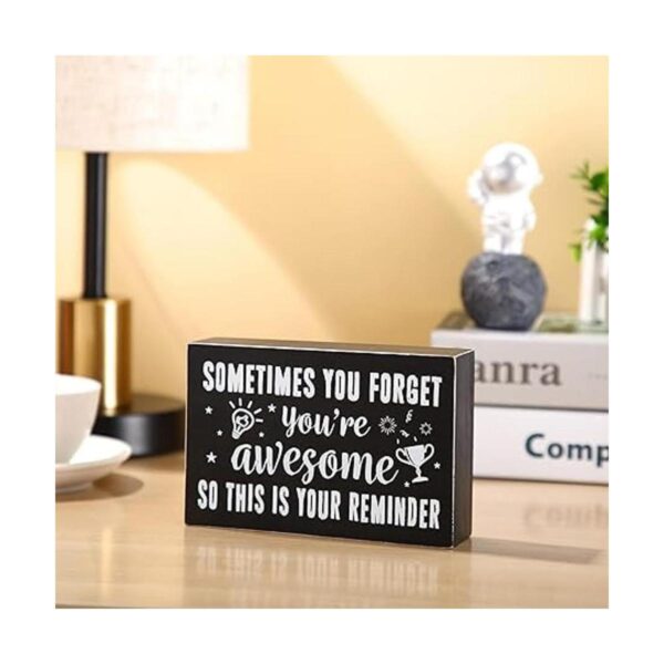 Letrero inspirador de madera con texto en inglés