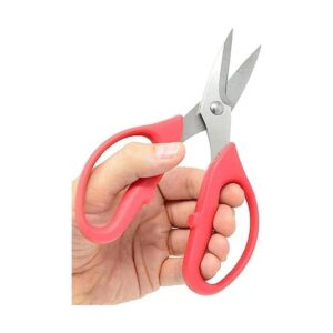 Tijeras de cuero. Cuchillas pequeñas y afiladas de acero_1