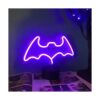 Letrero de neón con forma de murciélago morado luz de_2