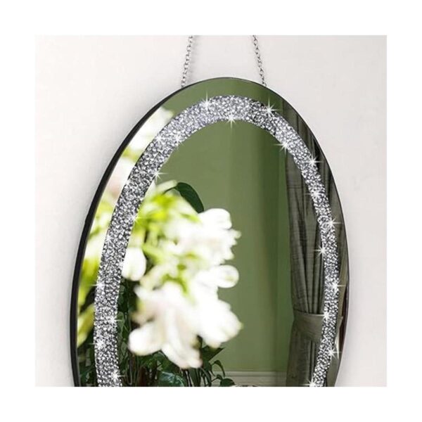 Espejo plateado brillante con forma ovalada de diamantes