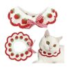 Collar de gato con bonito lazo y patrón de fresa cómodo