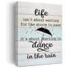 Life is t About Waiting for the Storm to Pass Lienzo_1