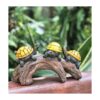 Decoración de jardín con diseño de tortugas en troncos con_4