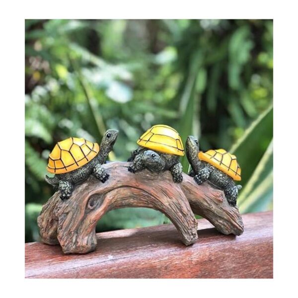 Decoración de jardín con diseño de tortugas en troncos con_4