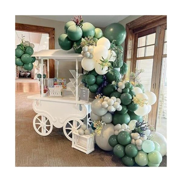 Globos de color verde pastel de diferentes tamaños de 18