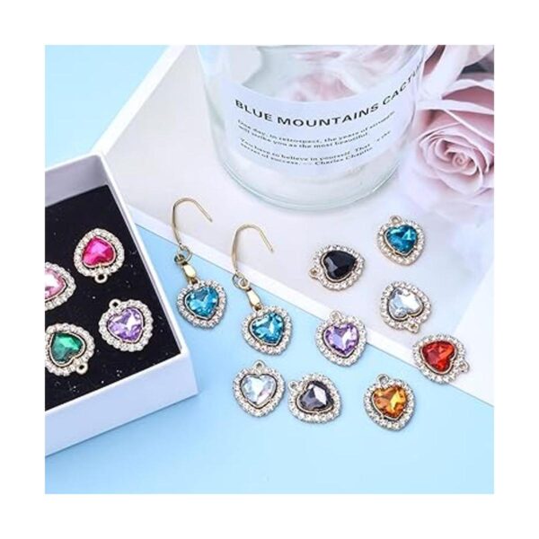 24pcs 12 colores Rhinestone corazón encantos cúbicos