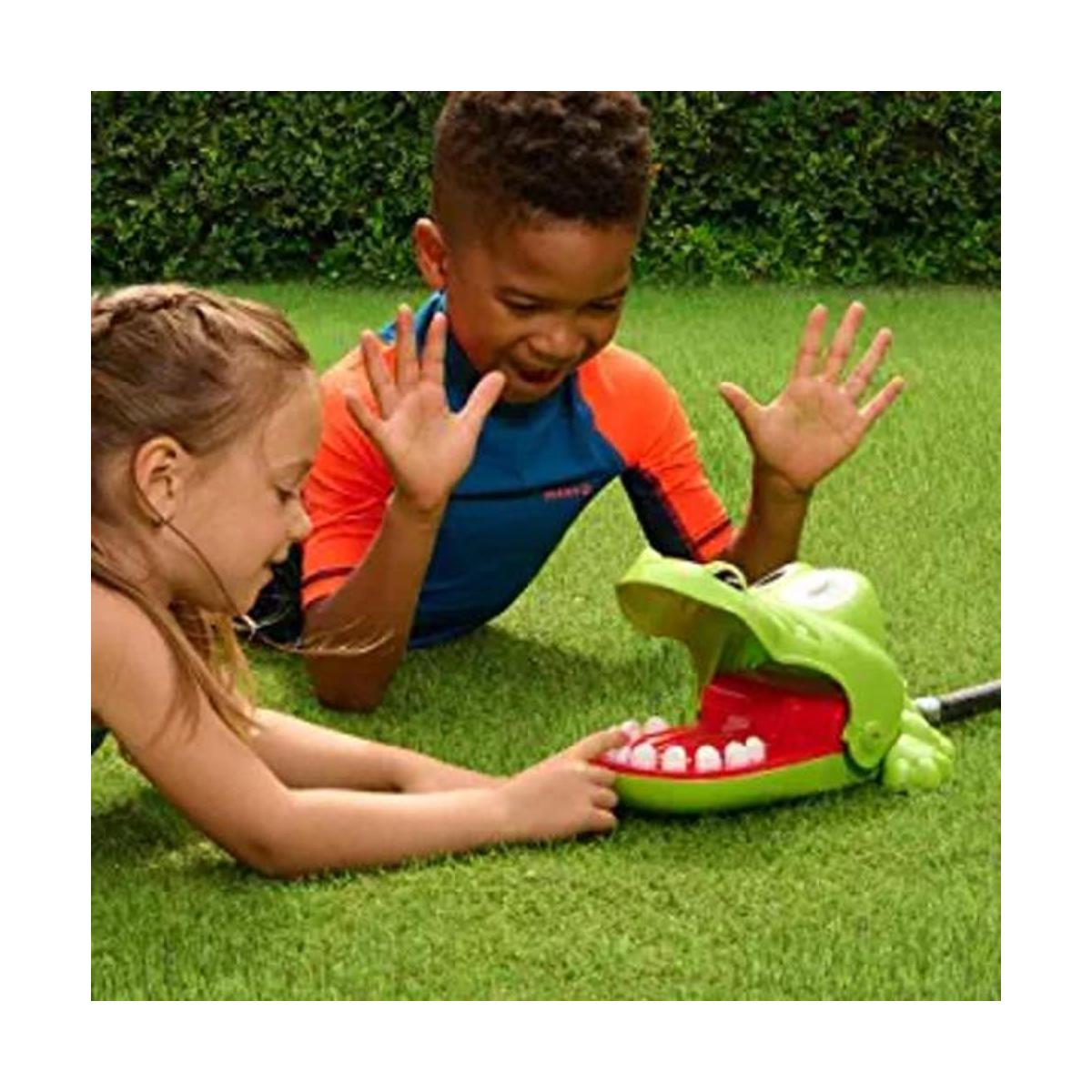 Hasbro Crocodile Dentist Splash juego acuático para niños