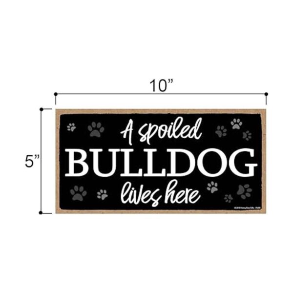 Un Spoiled Bulldog Lives Here 5 x 10 inch para colgar_2
