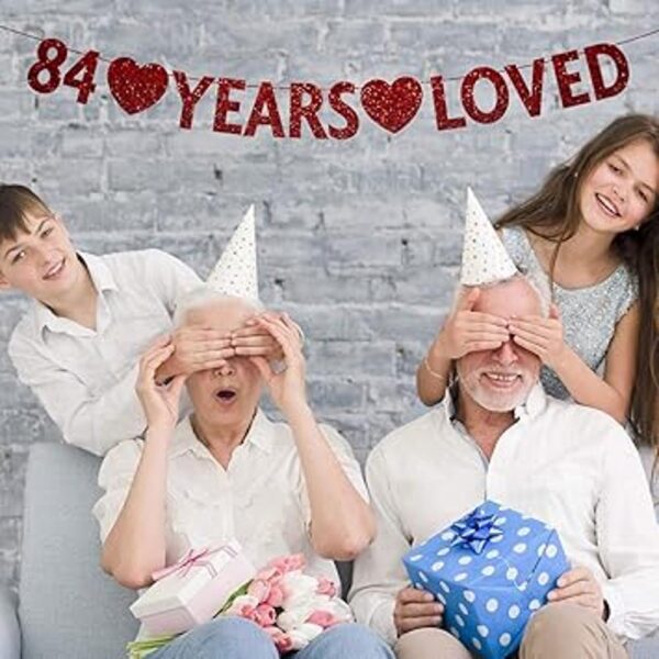 Pancarta roja de 84 años con purpurina roja para_2
