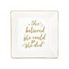 Plato de joyería con leyenda en inglés She Believed She_1